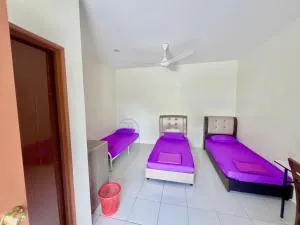 Roomstay Ehsan - Kampong Aur