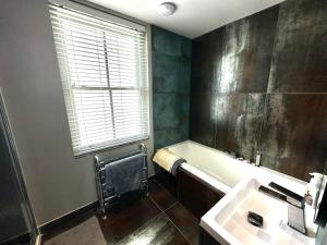 5 Bed Luxury House with Swimming pool