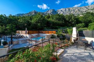 Dalmatinische Steinvilla mit Pool und Meerblick 
