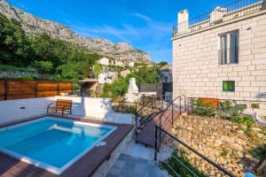 Dalmatinische Steinvilla mit Pool und Meerblick 