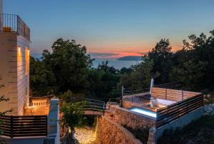 Dalmatinische Steinvilla mit Pool und Meerblick 