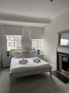 Modern Royal Mile 2 bed Flat Edinburgh - Pass the Keys