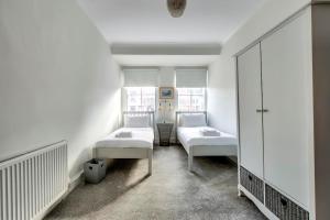 Modern Royal Mile 2 bed Flat Edinburgh - Pass the Keys