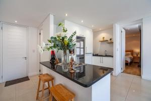 Modern Beachfront 2 bed, 2 bath- 143 Eden, Big Bay