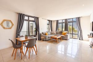 Modern Beachfront 2 bed, 2 bath- 143 Eden, Big Bay