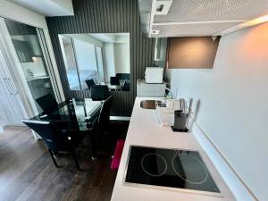 Acqua Private Residences - Livingstone Tower (Makati - Mandaluyong)