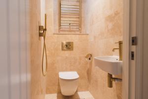 Buckingham Mews_Flint Cottage 2