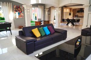 VILLAS BEAUMONT avec piscine et jacuzzi proche DUZES ET ANDUZE