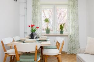 Spacious Apartment for 6 People Near the Old Town by Noclegi Renters