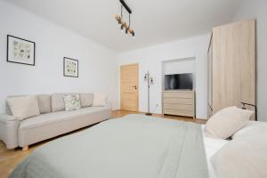 Spacious Apartment for 6 People Near the Old Town by Noclegi Renters
