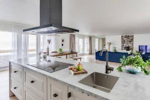 Captivating 3-Bed Villa in Halanda with Lake View