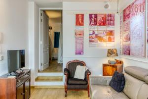 Comfortable 1BR home with Maltese Balcony in Valletta By 360 Estates