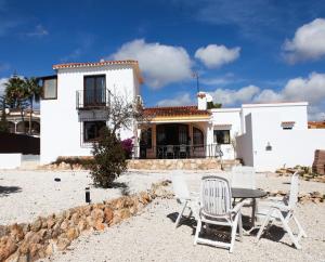La Novela 4 - by Holiday Rentals Villamar
