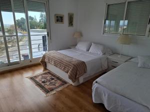 3 Bed Chalet-Pool-Pets-Hot Tub-Parking-Garden