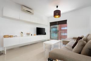 2 BDR Apartment WPool and Jacuzzi by LovelyStay