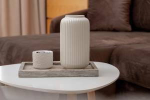 Two Bedroom Apartment in Gdańsk with Desk for Remote Work and Bathtub by Noclegi Renters