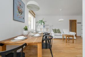 Beautiful Apartment in Wrocław for 4 people by Rent like home