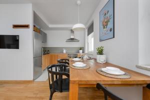 Beautiful Apartment in Wrocław for 4 people by Rent like home