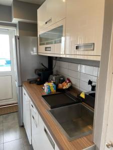 Top Floor 1 Bedroom Apartment with views over London