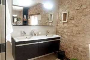 Villas Beau logis charentais du XIXe et sa piscine : photos des chambres