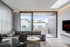 Inviting 2BR Unit with Parking near Coogee Beach