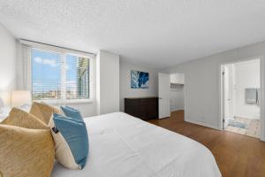 Garnet Glow Full Ocean and Venice Beach view 3BR