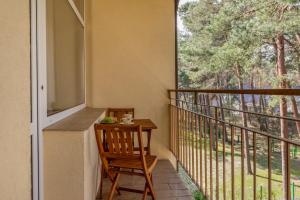 Seaside Apartment in the Woods with Balcony & 1 Bedroom by Renters