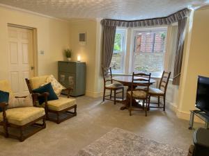 Ground floor garden apartment