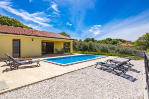 Villa Rok in beautiful olive oasis, 2BD, pool, WIFI