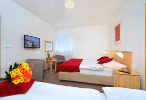 Quadruple Room with Bathroom room in Hotel Lenka