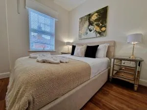 Chic Luxury Serviced Apartment next to City Centre with Free Parking - Contractors & Relocators - Canley