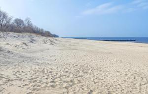 Cozy Home In Sarbinowo With Kitchen