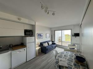Appartement avec terrasse, vue sur lOcéan et parking à Royan - FR-1-494-33
