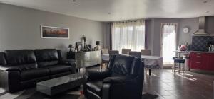 Appartements Appartement 2 bedrooms in Paris (Le Bourget) : photos des chambres