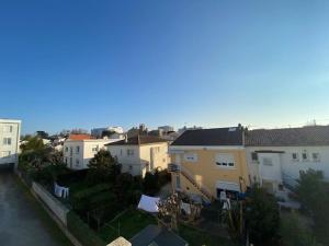 Appartement T3 Royan, proche de la plage, balcon, dernière étage, cuisine équipée, parking facile - FR-1-494-124