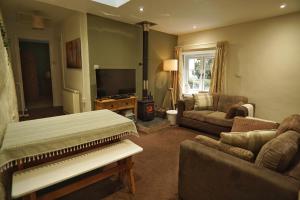 Beech Cottage Sleeps 4 with Hot Tub