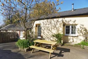 Beech Cottage Sleeps 4 with Hot Tub