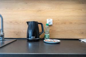 Szurmana Modern Studio by BookingHost