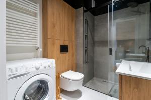 Szurmana Modern Studio by BookingHost