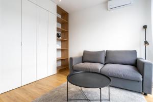 Szurmana Modern Studio by BookingHost