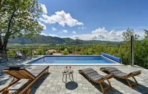 Stunning Home In Kumrovec With Sauna - Križan Vrh