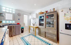 3 Bedroom Gorgeous Home In Royan