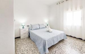 2 Bedroom Stunning Apartment In Rota