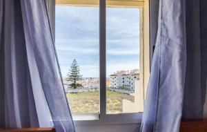 2 Bedroom Stunning Apartment In Rota