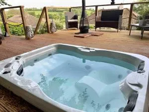 Detached Bungalow Private Hot Tub With Log Burner - 牛顿阿伯特