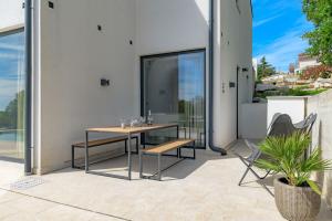 Villa Sunset - with private pool, squash coart and table tennis