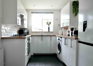 5 Bed Luxury London Home