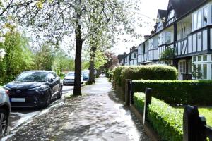 5 Bed Luxury London Home