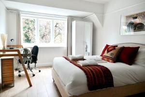5 Bed Luxury London Home