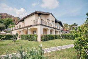 CORTILIO Luxury Homes on Etna